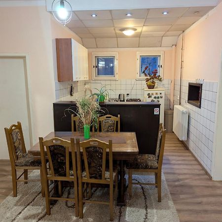 Apartman Dunja I Milos モクラ・ゴラ エクステリア 写真