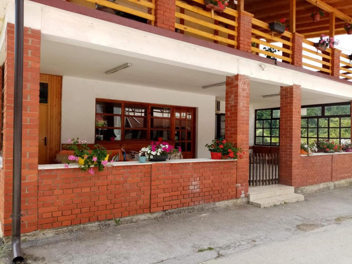 Apartman Dunja I Milos モクラ・ゴラ エクステリア 写真