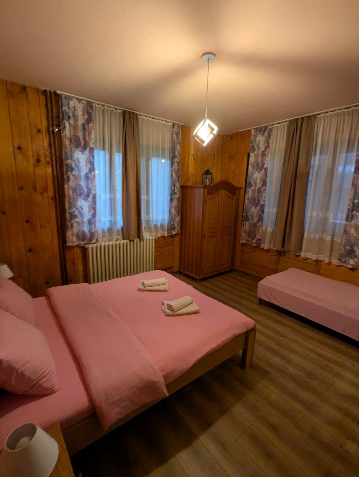 Apartman Dunja I Milos モクラ・ゴラ エクステリア 写真