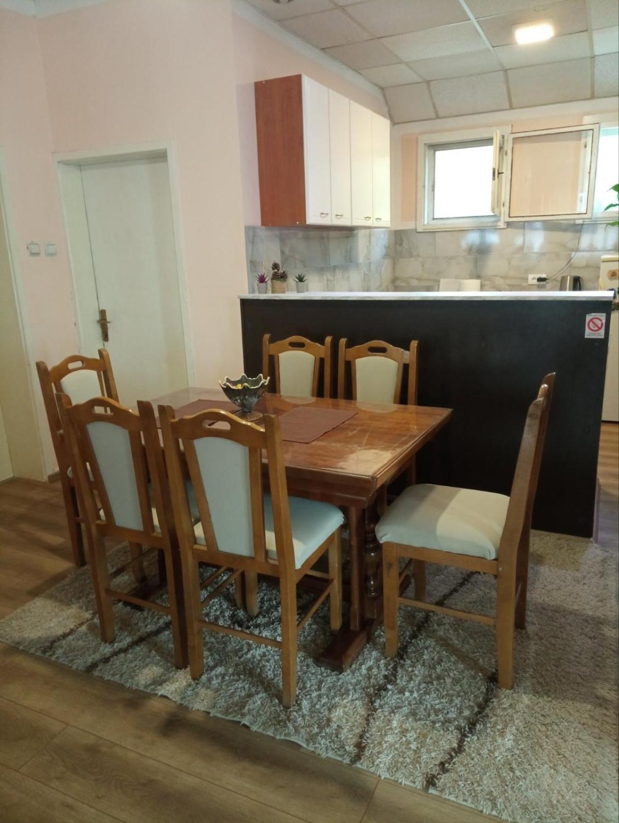 Apartman Dunja I Milos モクラ・ゴラ エクステリア 写真